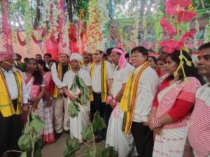 रांचीः वकीलों के साथ जजों ने धूमधाम से मनाया करम पर्व, पारंपरिक गीतों पर झूमे अधिवक्ता