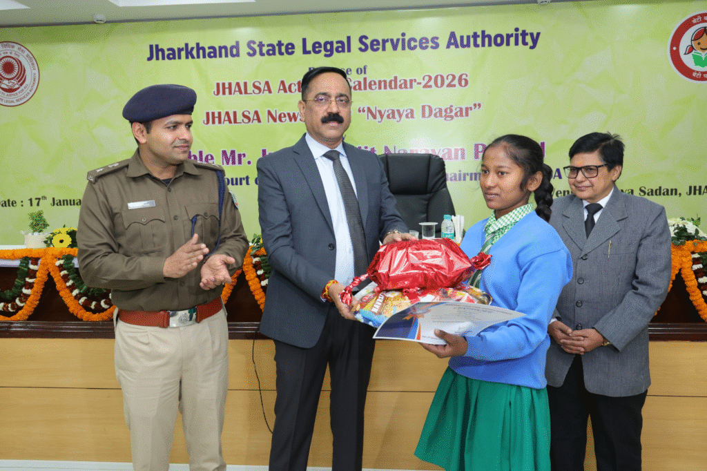 Jharkhand News/Jhalsa: झालसा कैलेंडर-2026 और ‘न्याय डगर–2025’ का विमोचन, जस्टिस एसएन प्रसाद ने लापता बच्चों पर जताई चिंता 2 image 8