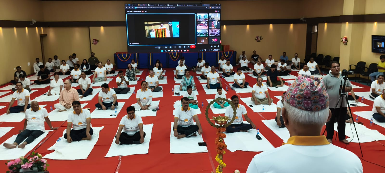 Jharkhand Yoga News: जेल की सलाखों के पीछे भी गूंजा योग का संकल्प: झालसा-डालसा के प्रयास से न्यायिक पदाधिकारियों समेत 25,000 लोगों ने किया वर्चुअल योगाभ्यास 1 WhatsApp Image 2026 06 21 at 9.51.59 AM